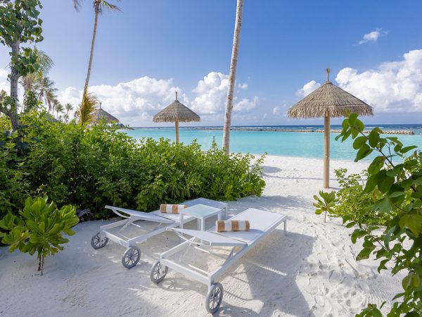 Travel-дайджест: Хэллоуин на&nbsp;Мальдивах, почтовые марки с&nbsp;ароматом круассана во&nbsp;Франции и&nbsp;запуск люксового поезда по&nbsp;Таиланду