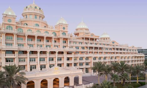 Travel-дайджест: &laquo;грин-карта&raquo; Саудовской Аравии, бассейн с&nbsp;видом на&nbsp;Эйфелеву башню и&nbsp;программа сохранения когнитивного здоровья в&nbsp;Швейцарии