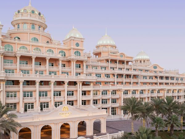 Travel-дайджест: «грин-карта» Саудовской Аравии, бассейн с видом на Эйфелеву башню и программа сохранения когнитивного здоровья в Швейцарии