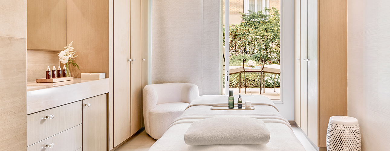 Travel-дайджест: &laquo;грин-карта&raquo; Саудовской Аравии, бассейн с&nbsp;видом на&nbsp;Эйфелеву башню и&nbsp;программа сохранения когнитивного здоровья в&nbsp;Швейцарии