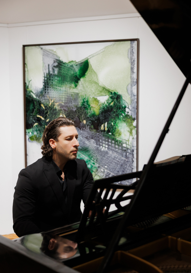 Пианист Дмитрий Сазонов