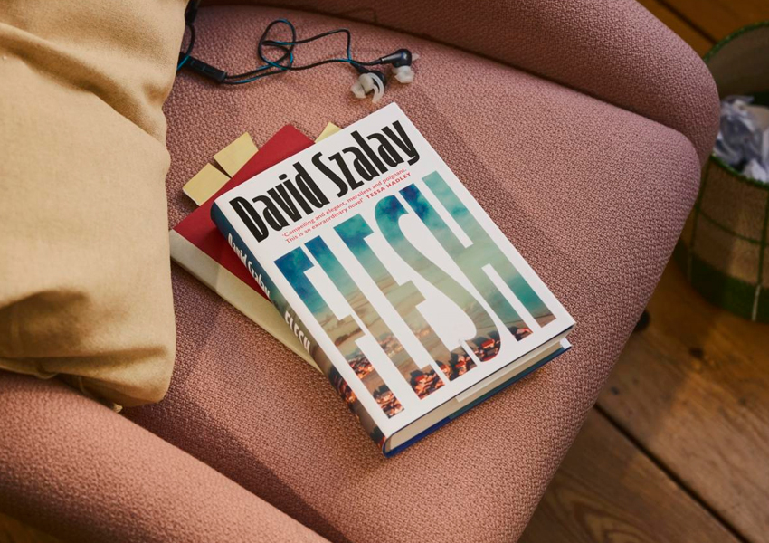 Книжная полка: роман Дэвида Солоя «Плоть» стал лауреатом Букеровской премии 2025 года