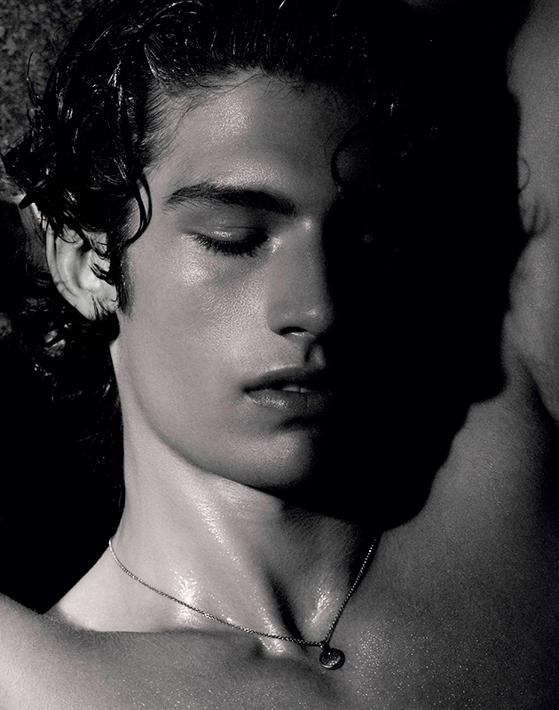 Giorgio Armani представил первую линию украшений для мужчин