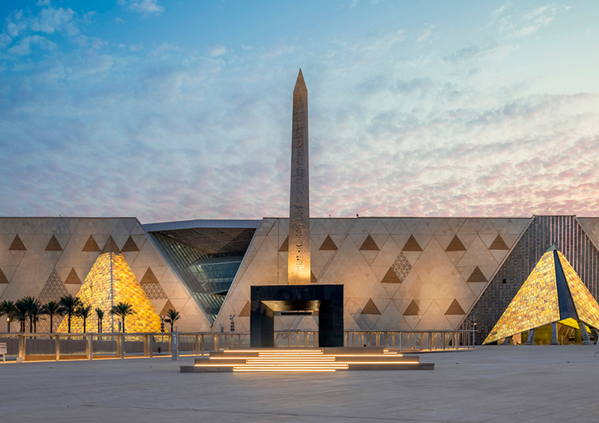 В Гизе официально открылся Большой Египетский музей, который строили почти 20 лет