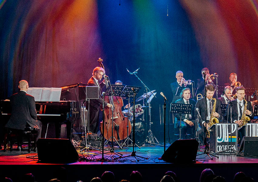 23 ноября предлагаем заглянуть на Новую сцену Александринского театра, где пройдет российская премьера «Баскетбольной сюиты»