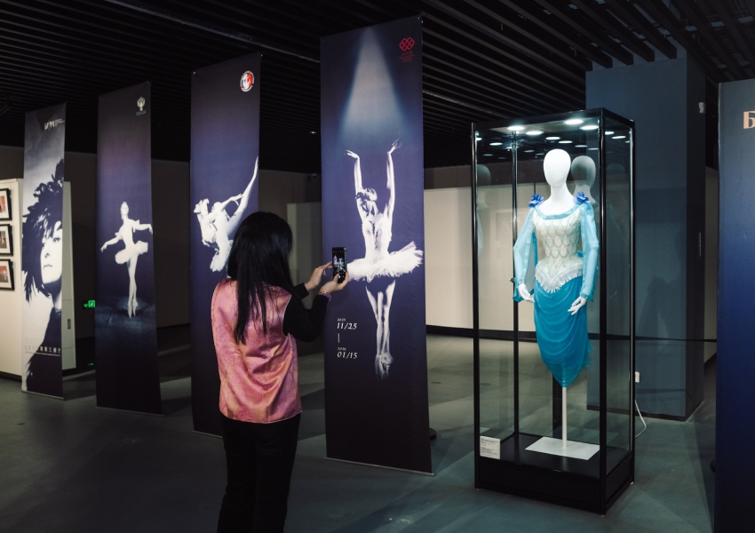 Бахрушинский музей открыл выставку к 100-летию Майи Плисецкой: «Майя Плисецкая — полюс магии» в Федерации литераторов и художников Пекина