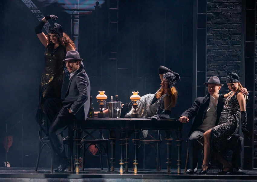 В Театре Эстрады — премьера с мощным звучанием, «Вальс-бостон» — это мюзикл-откровение, где впервые песни Александра Розенбаума становятся основой для полноценной театральной драматургии