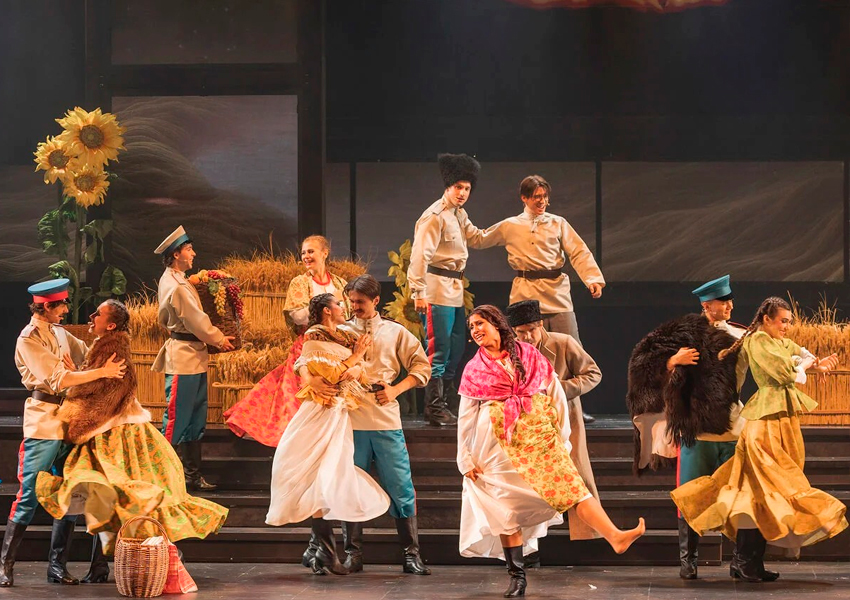 В Театре Эстрады — премьера с мощным звучанием, «Вальс-бостон» — это мюзикл-откровение, где впервые песни Александра Розенбаума становятся основой для полноценной театральной драматургии