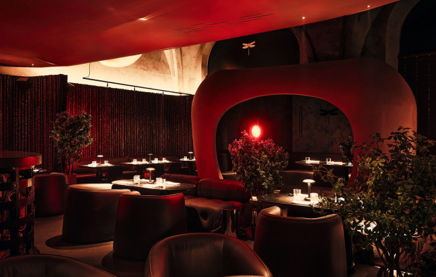 1 ноября открылось многофункциональное заведение — Maison Rouge, которое объединяет в себе ресторан, салон-гостиную и ночной клуб