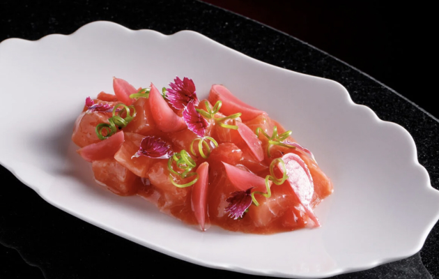 1 ноября открылось многофункциональное заведение — Maison Rouge, которое объединяет в себе ресторан, салон-гостиную и ночной клуб