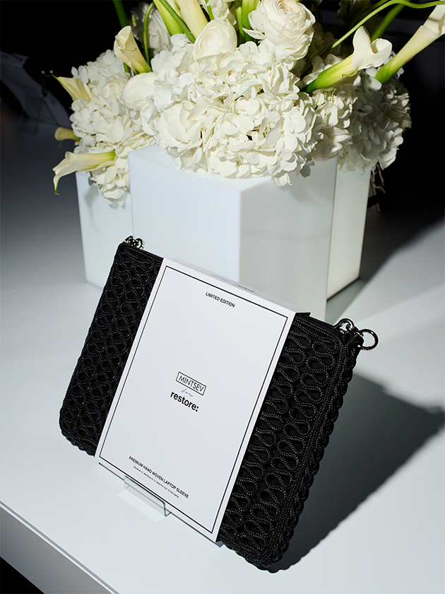 Бренд электроники restore: в честь своего 20-летнего юбилея выпустил эксклюзивную капсулу аксессуаров для гаджетов, созданную в коллаборации с авангардным дизайнером и художником Кириллом Минцевым