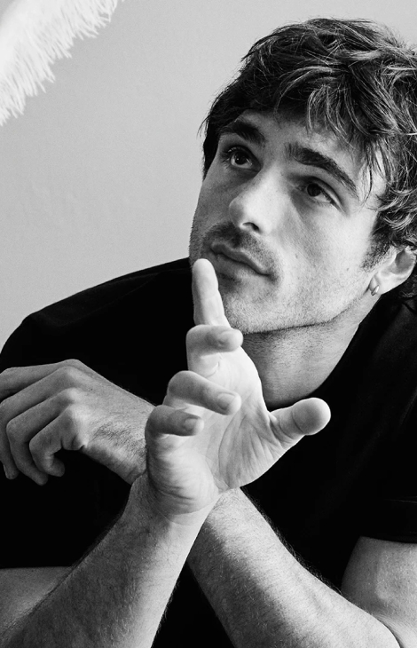 Fashion Digest: Оливье Рустен покидает Balmain, Джейкоб Элорди читает стихи в&nbsp;мини-фильме Bottega Veneta, а&nbsp;Виктория Исакова создает коллекцию кашемира с&nbsp;Tegin