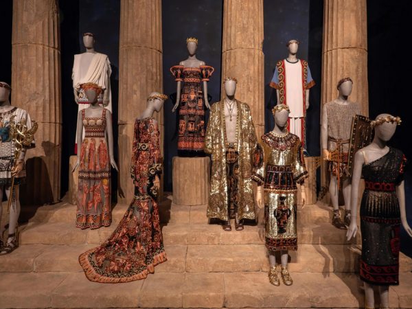 Fashion Digest: новый дизайнер Balmain, выставка Dolce & Gabbana в Майами и открытие бутика Codici