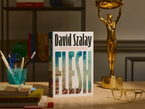 Книжная полка: роман Дэвида Солоя &laquo;Плоть&raquo; стал лауреатом Букеровской премии 2025 года