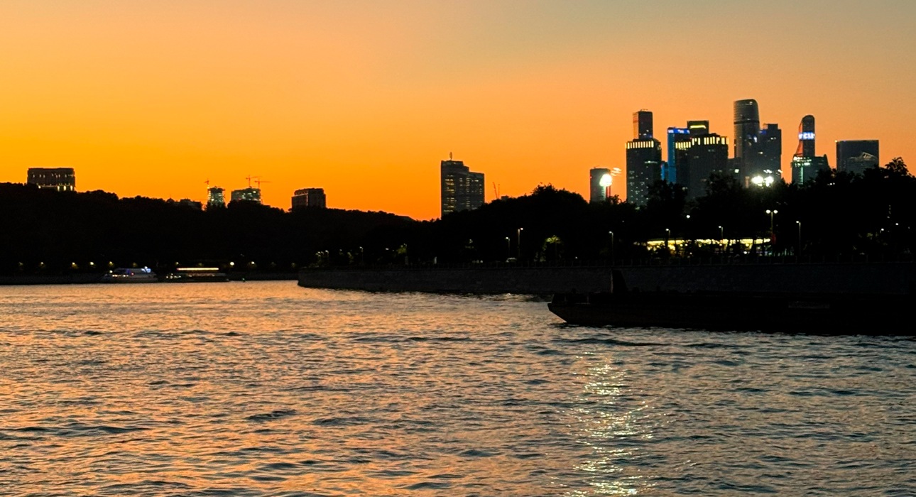 Москва Weekly: цикл лекций «Марк Шагал и XX век» в В ГМИИ им. А. С. Пушкина, российская премьера шедевра Михаэля Ханеке «Код: Неизвестен» с Жюльет Бинош и немного… о фарфоре