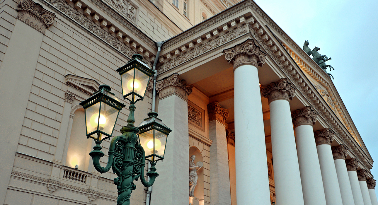 Москва Weekly: гала-концерт ко дню рождения Майи Плисецкой в Большом, мюзикл-откровение «Вальс-Бостон», легендарное бурлеск-шоу и новый ресторан «Рыба моя»