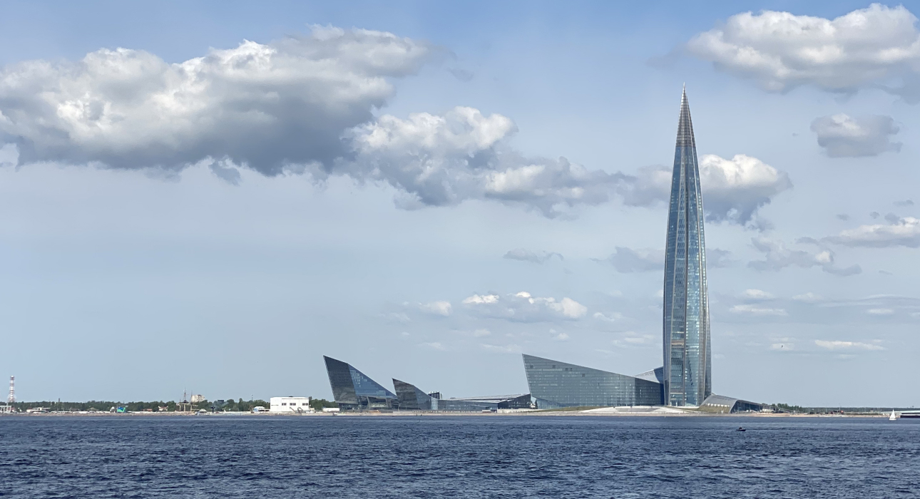 Питер Weekly: каток на Новой Голландии, фестиваль «Дягилев P.S.» и выставочный проект «Человек-жизнь-вселенная. Контраст сопоставлений»