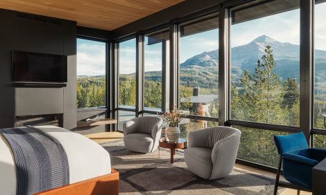 Travel-дайджест: статуя Бриджит Джонс в&nbsp;Лондоне, подвесной поезд между Москвой и&nbsp;Минском и&nbsp;новый туристический налог в&nbsp;Сингапуре