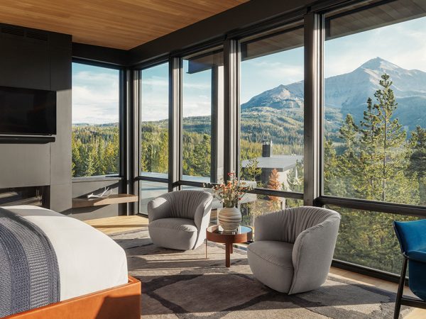 Travel-дайджест: статуя Бриджит Джонс в&nbsp;Лондоне, подвесной поезд между Москвой и&nbsp;Минском и&nbsp;новый туристический налог в&nbsp;Сингапуре