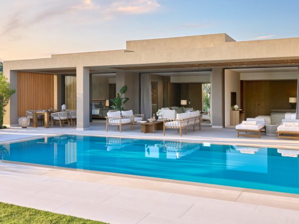 Travel-дайджест: отмена безвиза с&nbsp;Черногорией, открытие Teatro della Cometa в&nbsp;Риме и&nbsp;выставка в&nbsp;честь Майи Плисецкой в&nbsp;Пекине