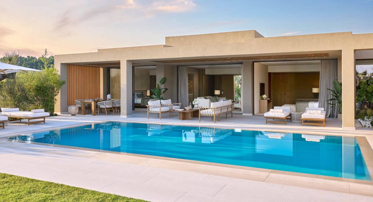 Travel-дайджест: отмена безвиза с Черногорией, открытие Teatro della Cometa в Риме и выставка в честь Майи Плисецкой в Пекине