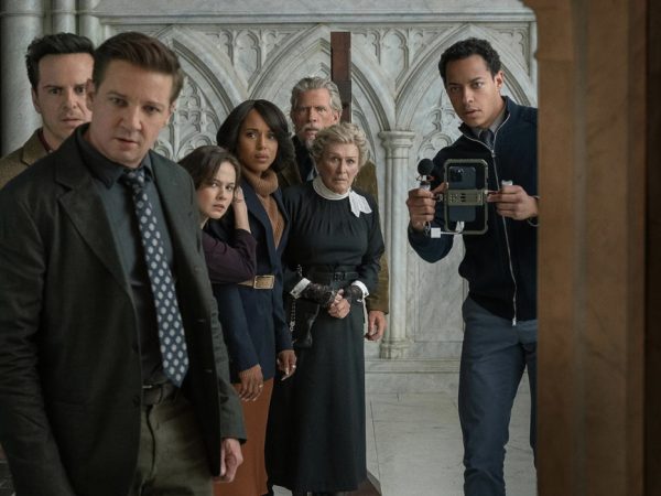 Кино Posta: трейлер криминального драмеди «Достать ножи: Воскрешение покойника»