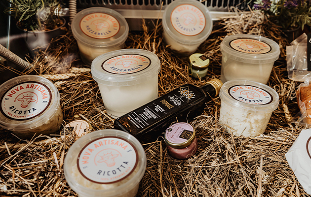 ФермеФрский фестиваль в фудхолле Backyard