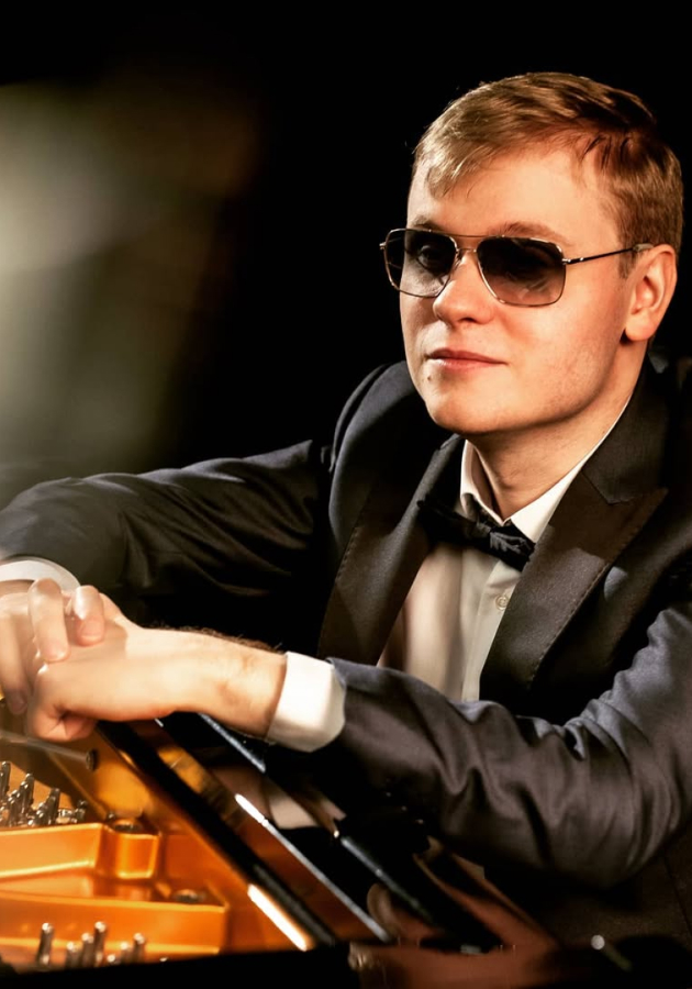 Олег Аккуратов