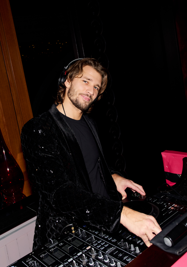 DJ Андрей Захарьев