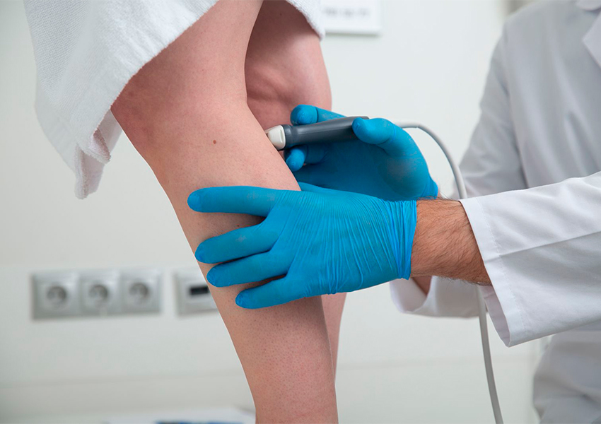 Ведущий флеболог GMS Clinic Амиран Демуров