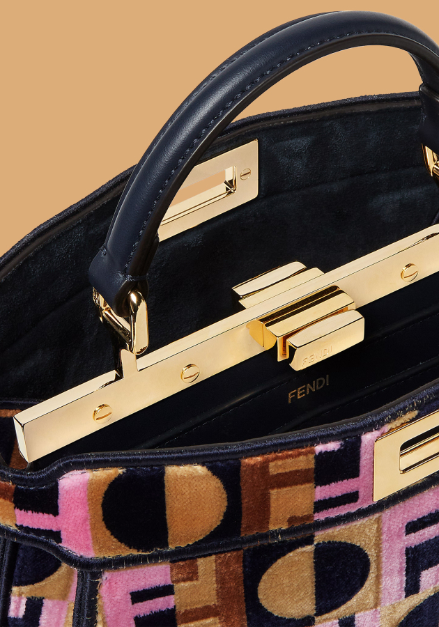 Дом Fendi выпустил коллекцию сумок по мотивам «Эмили в Париже»