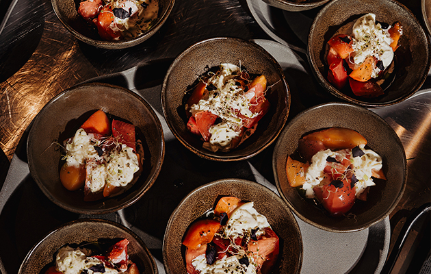 ФермеФрский фестиваль в фудхолле Backyard