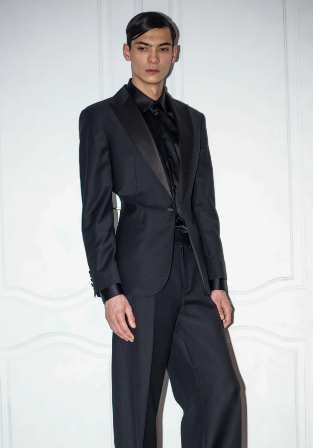 В чем встречать Новый год: акцент — на безупречный крой, сложные фактуры и контраст