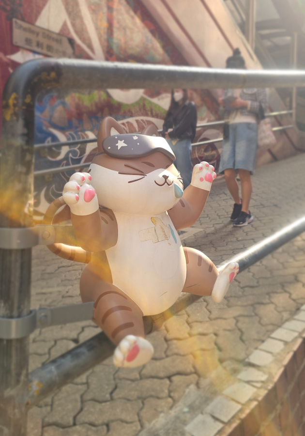 Самый милый pop-up 2025 года: по городу установили фигурки котиков, которые можно коллекционировать на фото