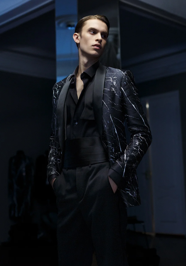 В чем встречать Новый год: акцент — на безупречный крой, сложные фактуры и контраст