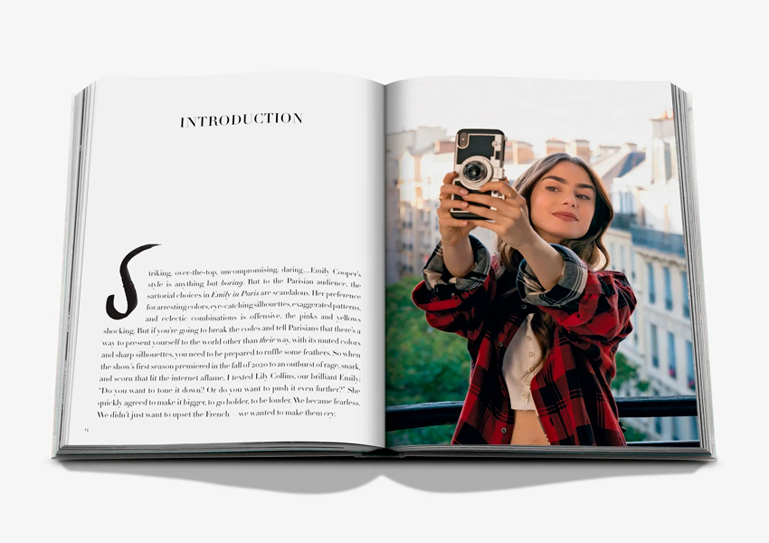 Издательство Assouline выпустило книгу о моде в сериале «Эмили в Париже»