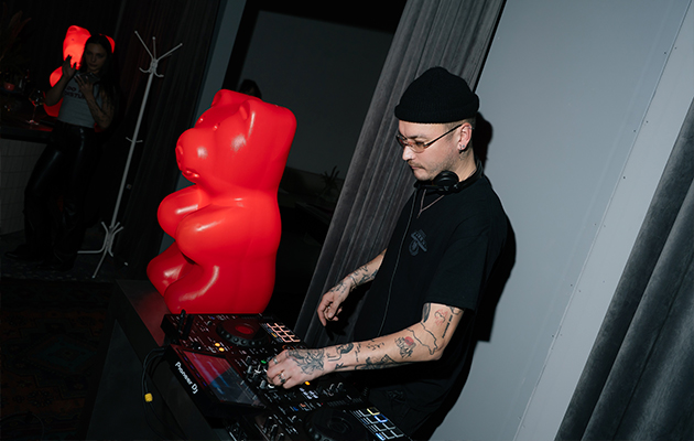 ФермеФрский фестиваль в фудхолле Backyard