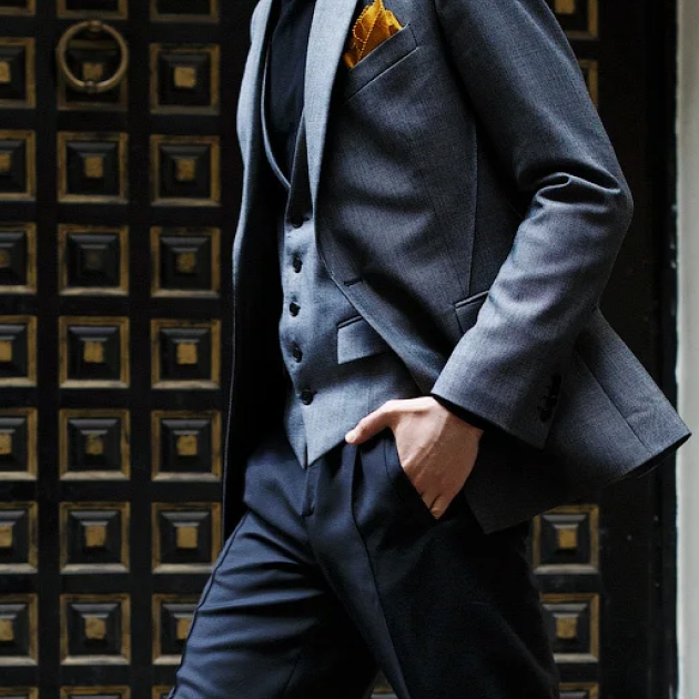 В чем встречать Новый год: акцент — на безупречный крой, сложные фактуры и контраст