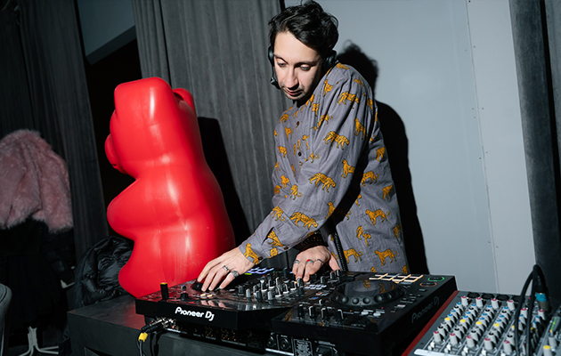 ФермеФрский фестиваль в фудхолле Backyard