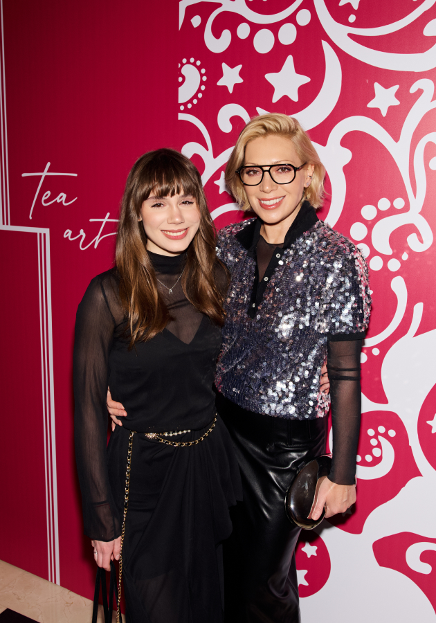 Аврора с дочерью 