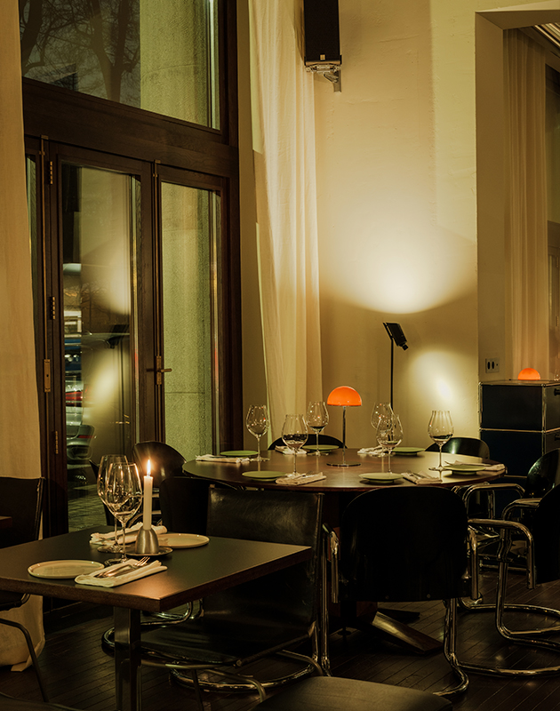 15 ноября в доме-памятнике архитектуры сталинского неоклассицизма на Таврической улице открылся ресторан Closer