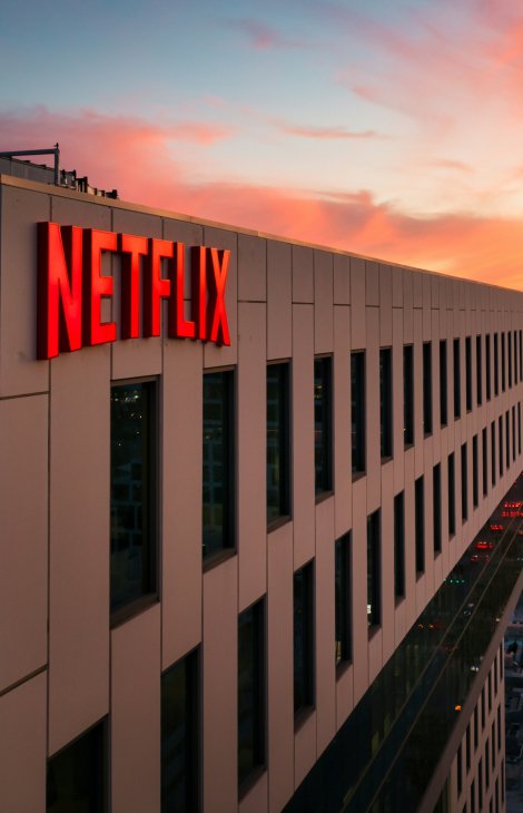 Стриминг Netflix купил студию Warner Bros., но&nbsp;Голливуд против: почему?