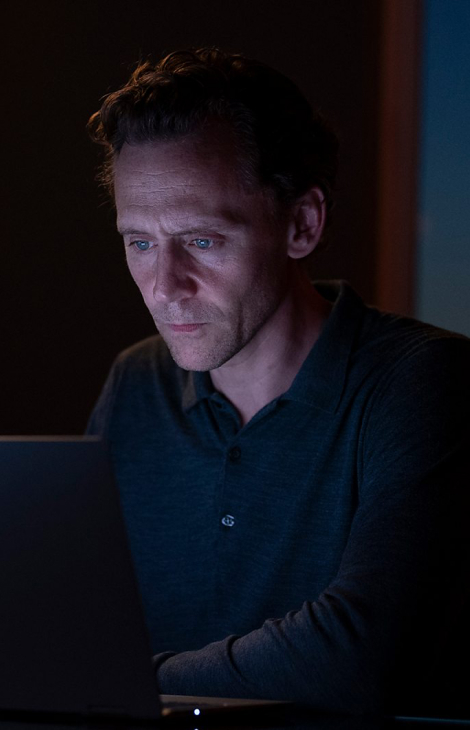 Posta Сериалы: Оливия Колман, Том Хиддлстон и&nbsp;Хью Лори&nbsp;&mdash; в&nbsp;трейлере второго сезона &laquo;Ночного администратора&raquo;