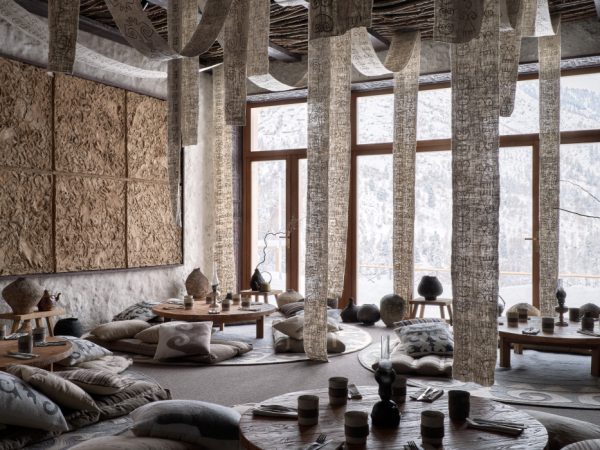 Едим не дома: рождественский ужин в ONEST, специалитеты центральноазиатской кухни в Saray и другие новости