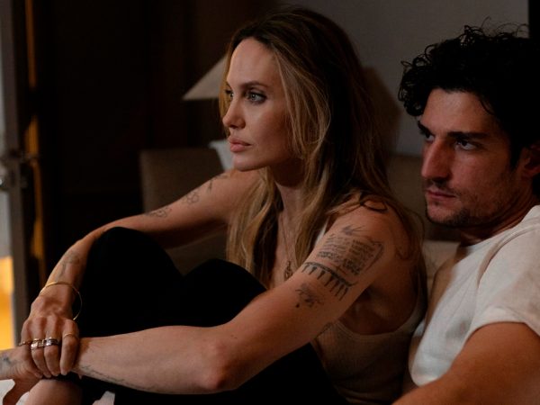 Fashion Digest: Анджелина Джоли о съемках в фильме «Кутюр», настолки от Miu Miu и Balenciaga, чествование Армани на Олимпиаде и новая капсула CODICI