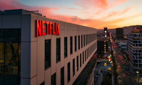 Стриминг Netflix купил студию Warner Bros., но&nbsp;Голливуд против: почему?