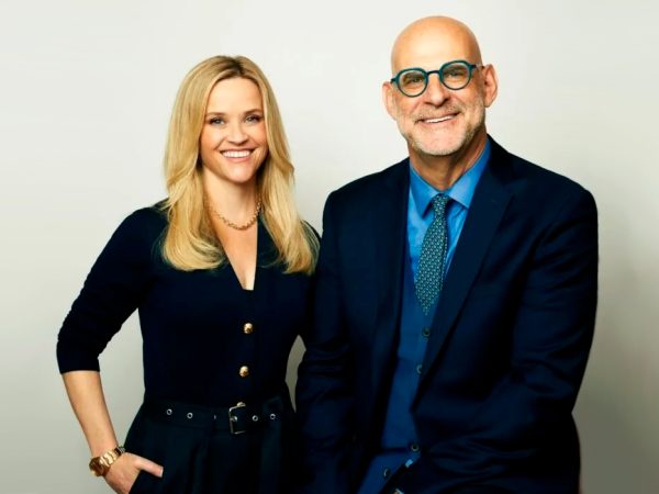 Книжная полка: актриса Риз Уизерспун написала роман о&nbsp;русском олигархе