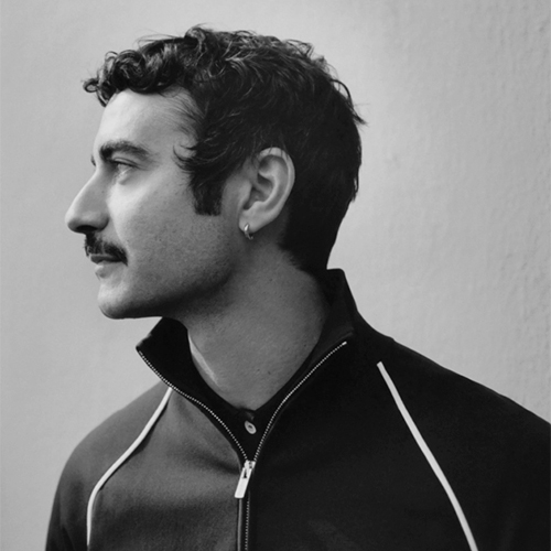 Fashion Digest: цвет года Pantone, запрет меха на&nbsp;Неделе моды в&nbsp;Нью-Йорке и&nbsp;кадровые перестановки в&nbsp;Versace