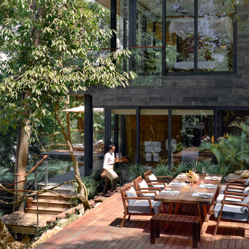 Ритуалы благословения от&nbsp;буддийского наставника, уроки рукоделия и&nbsp;вечеринки в&nbsp;греческом стиле&nbsp;&mdash; какие сценарии новогодних каникул предлагают отели?