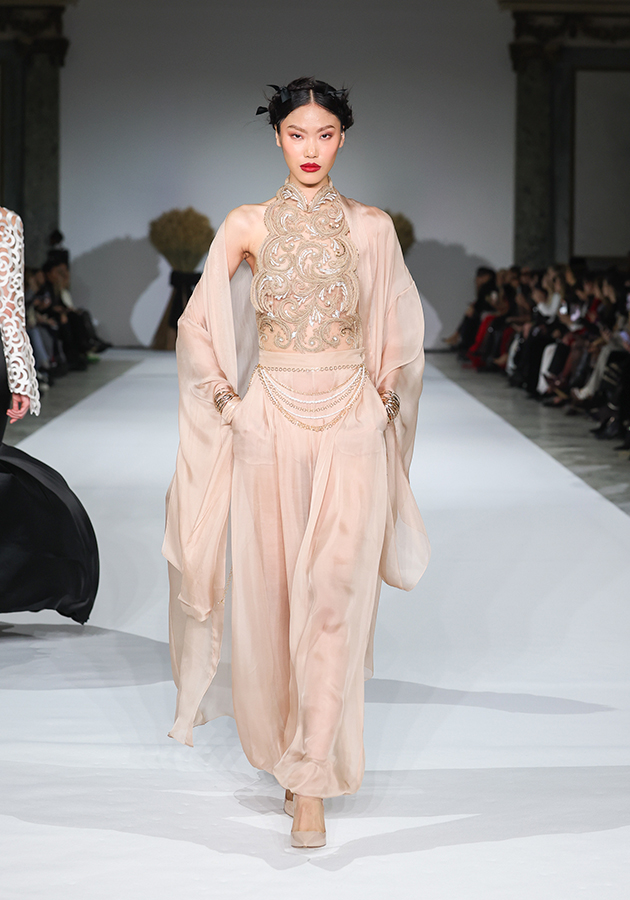 Показ новой коллекции YANINA Couture SS’2026 на Неделе Высокой моды в Париже